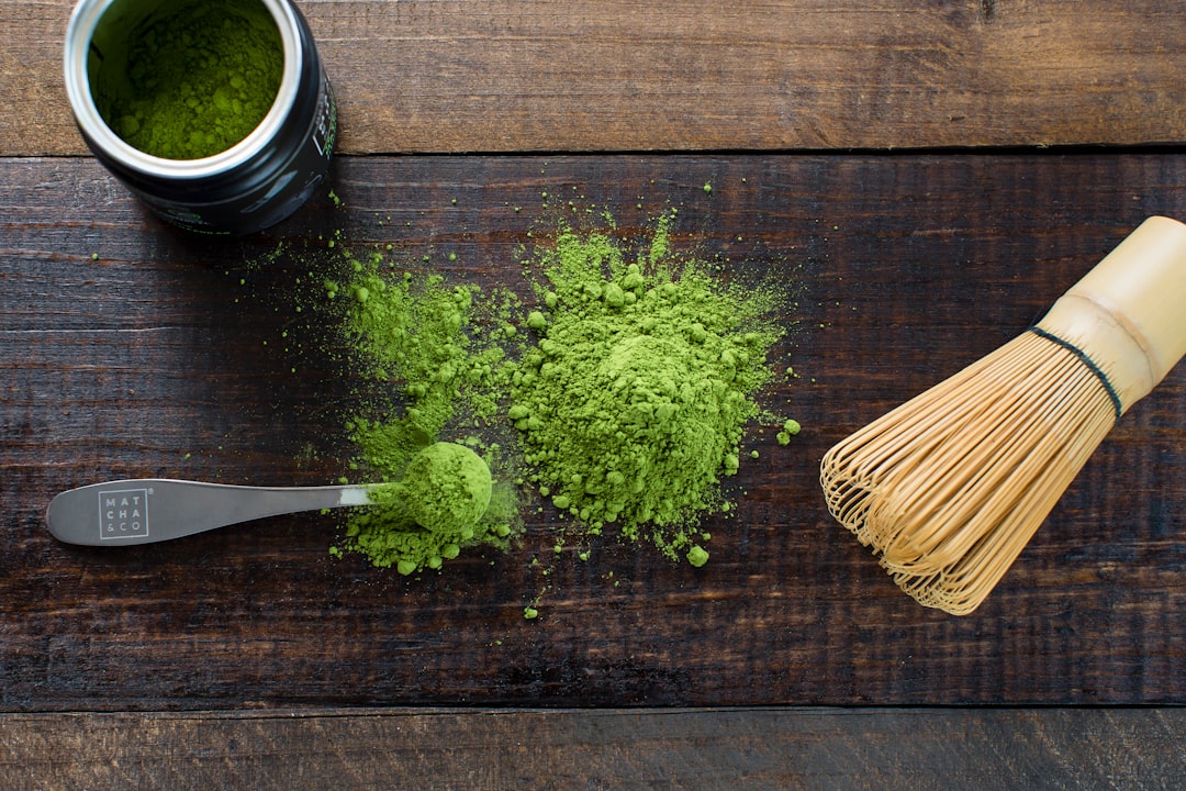 is matcha less acidic than coffee